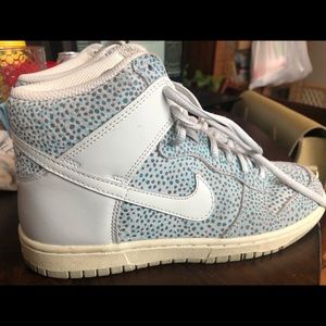 Polka dot Nike Dunks, size 7
